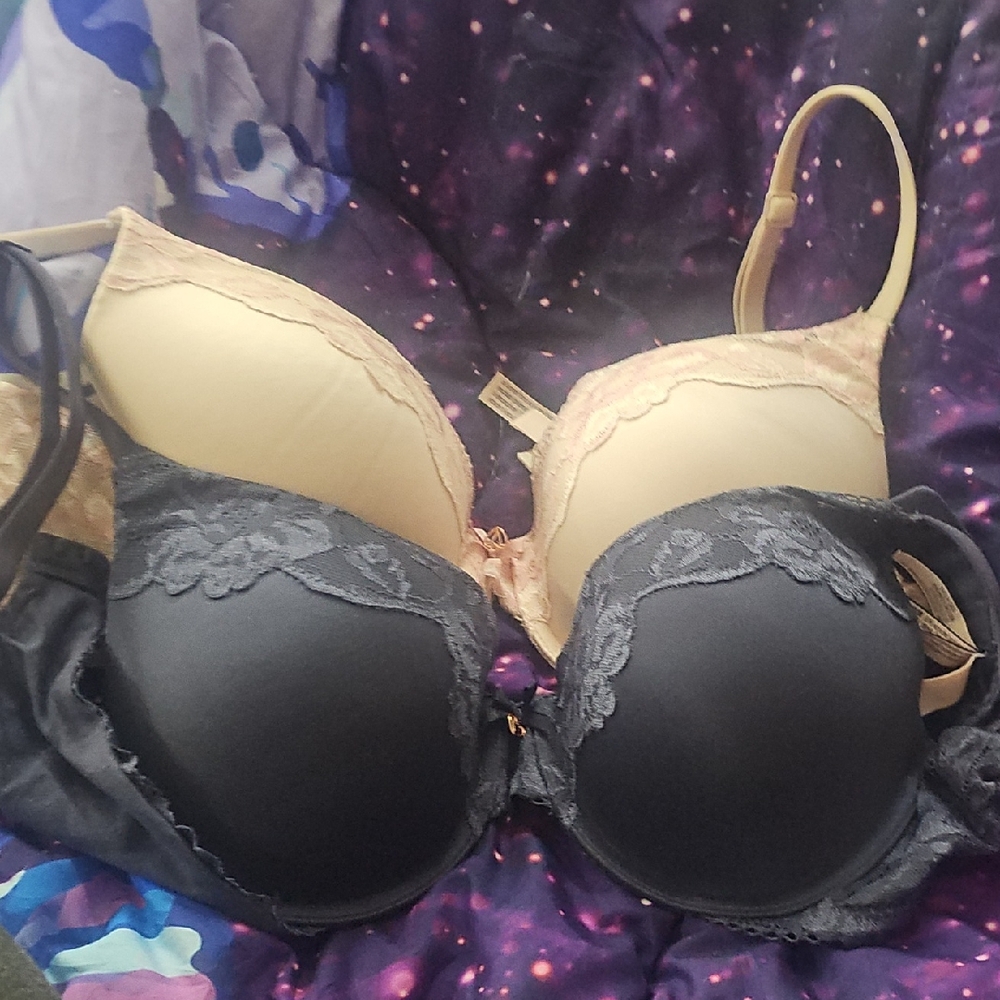 2 Body By Victoria Size 30DD Bras